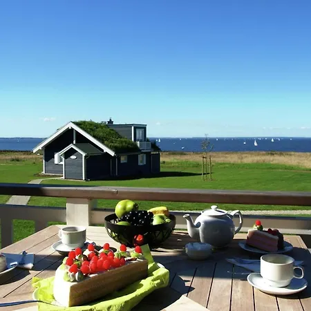 Modern Bungalow With A Wood Stove And Sea View بيت للعطل *